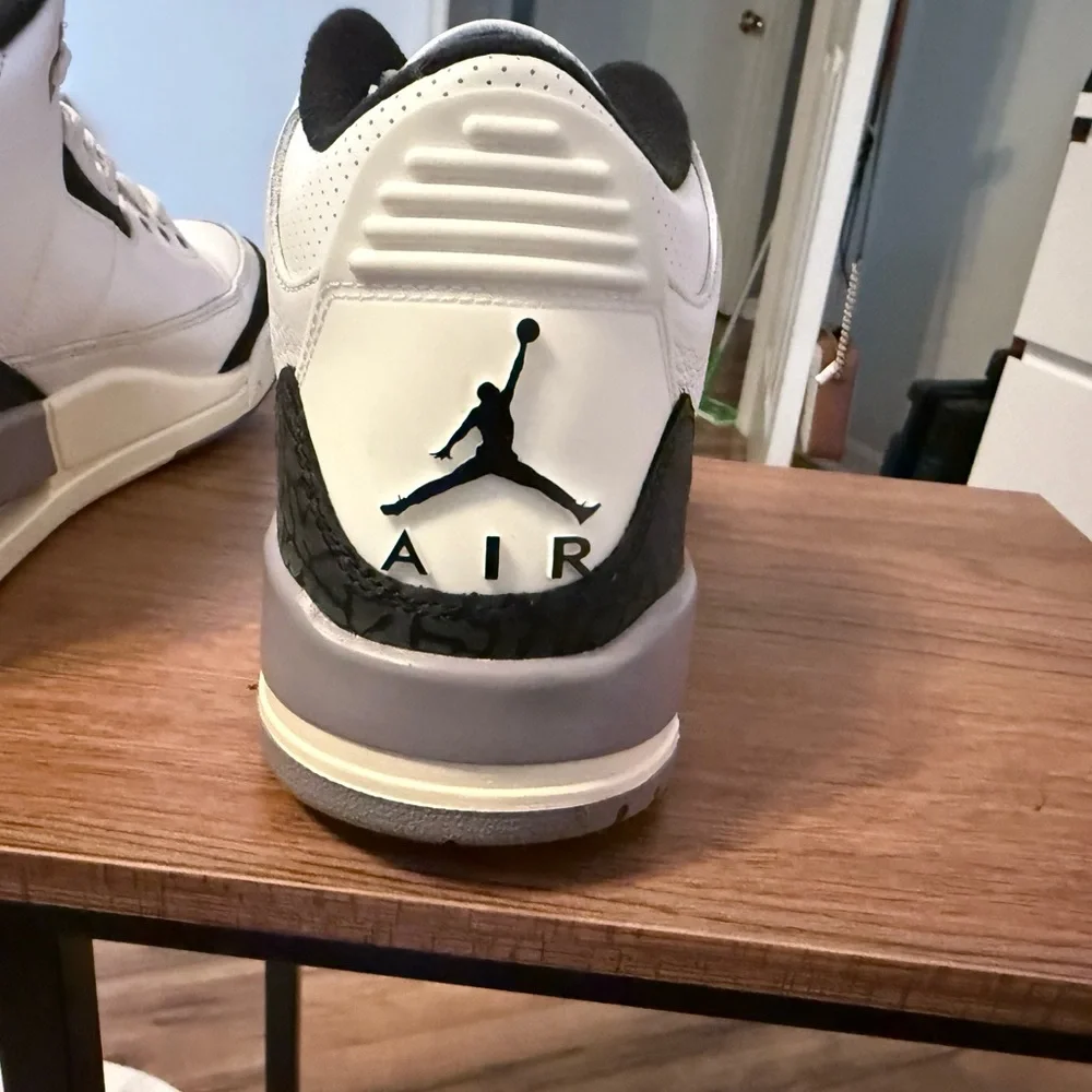 Air Jordan 3 Retro “White Cement Grey” Size 10.5 – Classic - Picture 8 of 9